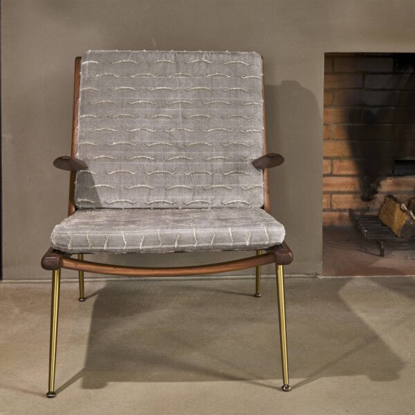 Lounge chair Boomerang HM2 from &tradition buy online now.
