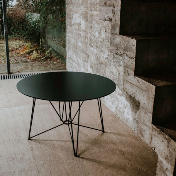 Dining table The Ring by Acapulco Design buy online now.