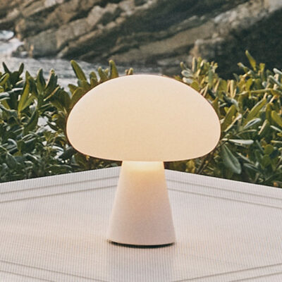 Portable table lamp Obello by Gubi buy online now.