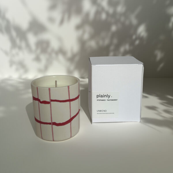 Limited design scented candle UNWIND made of porcelain by Plainly & Stephanie Thatenhorst, buy online now!